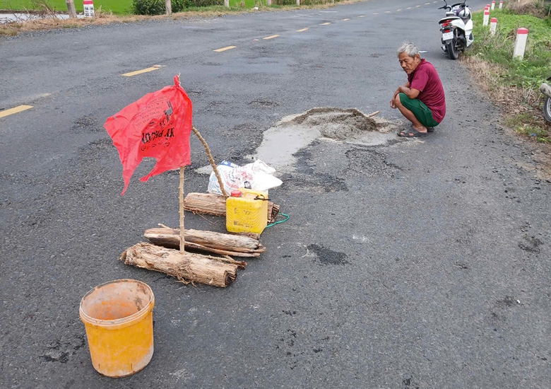 &Ocirc;ng l&atilde;o miền T&acirc;y 10 năm thầm lặng v&aacute; đường- Ảnh 1.