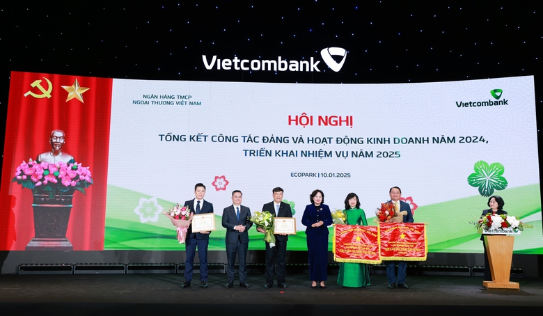 Vietcombank vững thế dẫn đầu, bứt ph&aacute; với dấu ấn xanh- Ảnh 2.