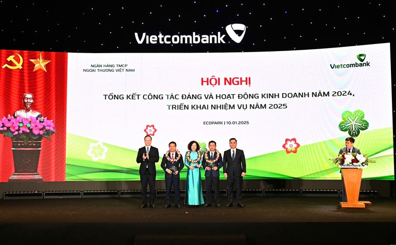 Vietcombank vững thế dẫn đầu, bứt ph&aacute; với dấu ấn xanh- Ảnh 4.
