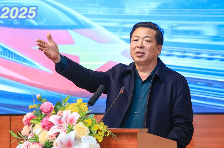 Bộ trưởng GTVT: Đổi mới tư duy, c&aacute;ch l&agrave;m, đẩy nhanh tiến độ c&aacute;c dự &aacute;n đường sắt- Ảnh 1.