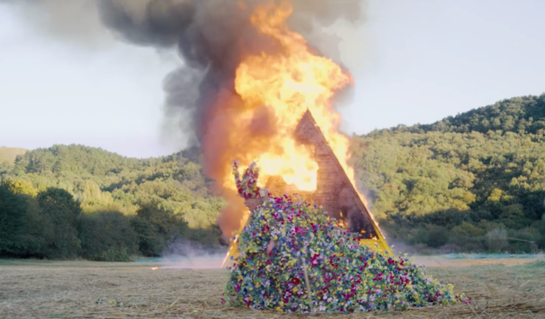 Florence Pugh từng suy sụp khi đ&oacute;ng Midsommar- Ảnh 8.