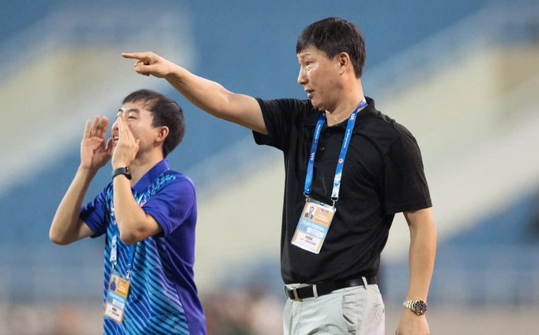 Sự tr&ugrave;ng hợp kỳ lạ giữa HLV Kim Sang-sik v&agrave; thầy Park ở tuyển Việt Nam- Ảnh 1.