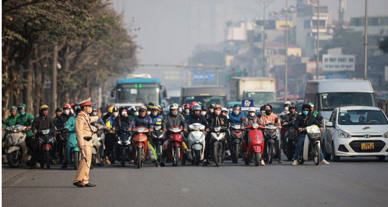 Tăng mức phạt tạo bước ngoặt lớn trong chấp hành giao thông của người dân- Ảnh 2. Tăng mức phạt tạo bước ngoặt lớn trong chấp hành giao thông của người dân- Ảnh 2.