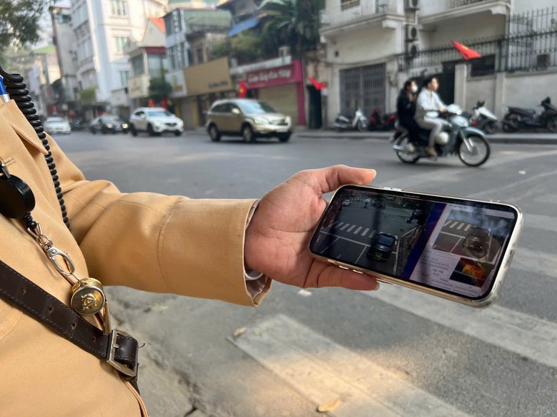 Cục CSGT: Vượt đèn đỏ giảm rõ rệt, hơn 1,2 vạn tài xế bị trừ điểm bằng lái- Ảnh 2. Cục CSGT: Vượt đèn đỏ giảm rõ rệt, hơn 1,2 vạn tài xế bị trừ điểm bằng lái- Ảnh 2.