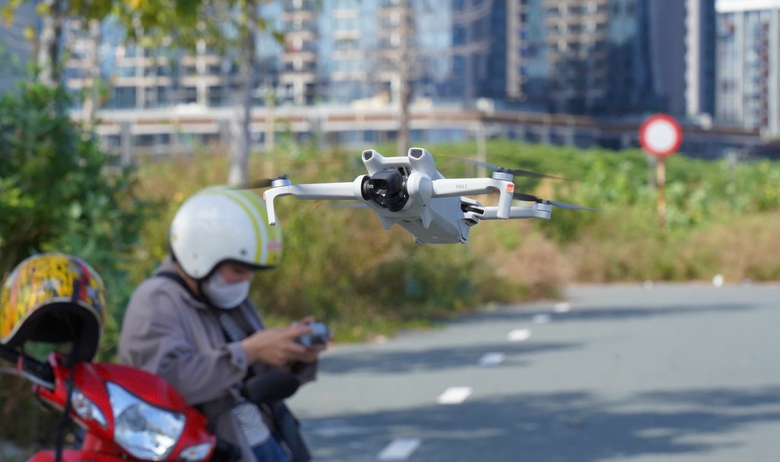 Tiến sĩ 8X thắng giải 2 tỷ đồng với luận &aacute;n về an to&agrave;n xe tự l&aacute;i, drone- Ảnh 2.