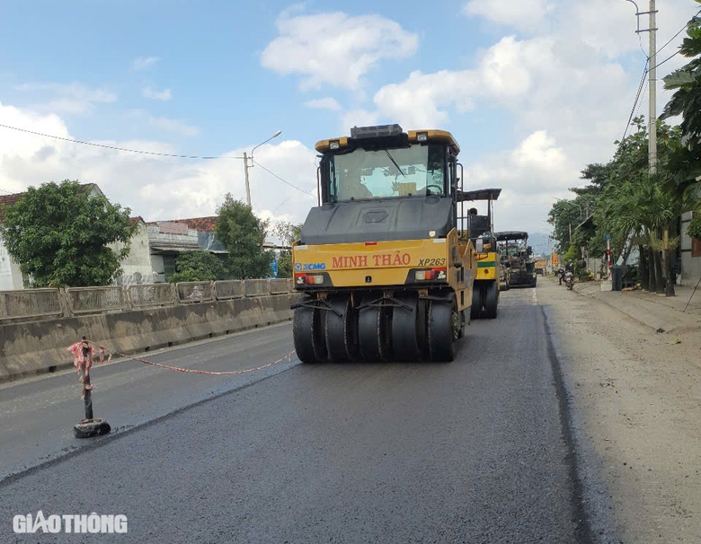 Hoàn thành sửa chữa hư hỏng trên quốc lộ 1 qua Bình Định- Ảnh 3. Hoàn thành sửa chữa hư hỏng trên quốc lộ 1 qua Bình Định- Ảnh 3.