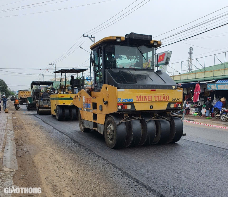 Hoàn thành sửa chữa hư hỏng trên quốc lộ 1 qua Bình Định- Ảnh 1. Hoàn thành sửa chữa hư hỏng trên quốc lộ 1 qua Bình Định- Ảnh 1.