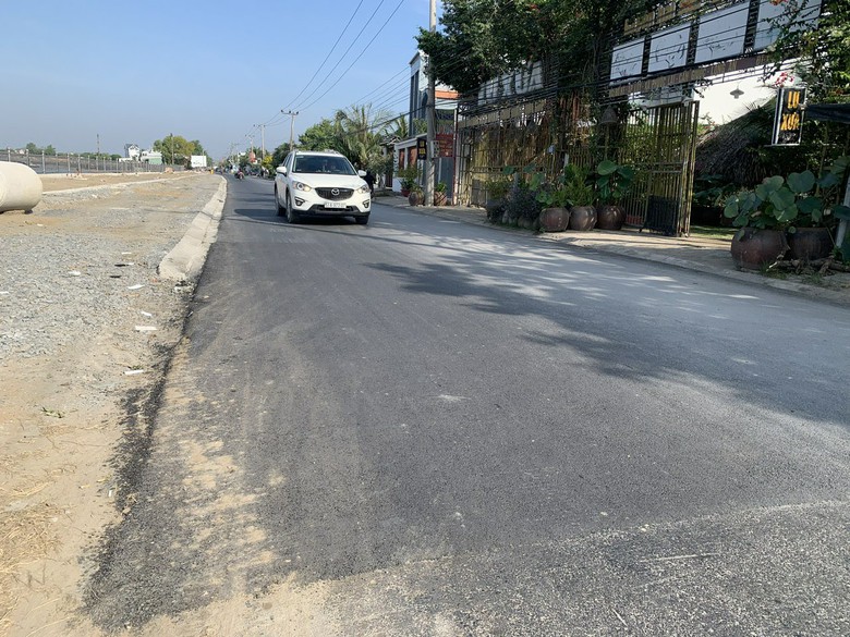 Long An ho&agrave;n th&agrave;nh t&aacute;i lập 200m đường tỉnh 826C kết nối TP.HCM bị sụt l&uacute;n- Ảnh 1.