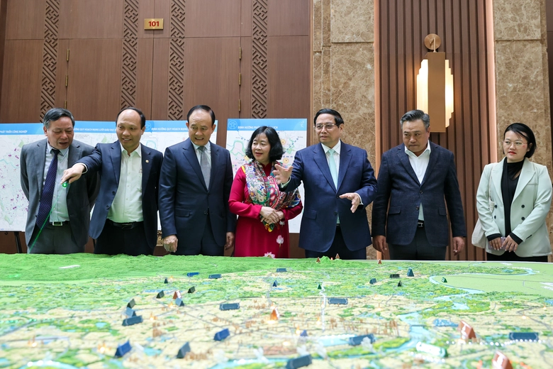 Giải quyết &ugrave;n tắc, l&agrave;m sống lại c&aacute;c d&ograve;ng s&ocirc;ng "chết" v&ugrave;ng Đồng bằng s&ocirc;ng Hồng- Ảnh 2.