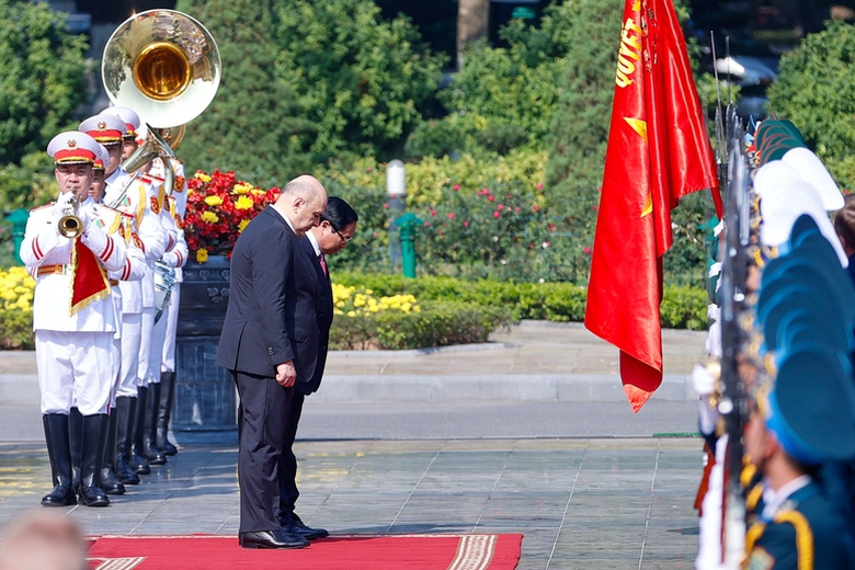 Thủ tướng Phạm Minh Ch&iacute;nh chủ tr&igrave; lễ đ&oacute;n Thủ tướng Li&ecirc;n bang Nga thăm ch&iacute;nh thức Việt Nam- Ảnh 2.