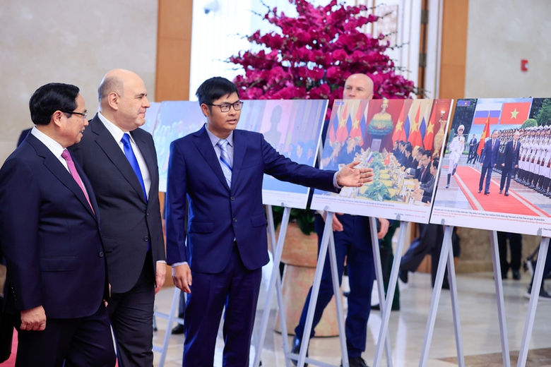 Thủ tướng Phạm Minh Ch&iacute;nh chủ tr&igrave; lễ đ&oacute;n Thủ tướng Li&ecirc;n bang Nga thăm ch&iacute;nh thức Việt Nam- Ảnh 7.