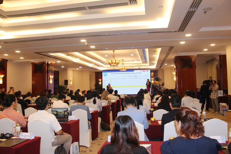 AI gi&uacute;p giảm ph&aacute;t thải trong chuỗi cung ứng logistics như thế n&agrave;o?- Ảnh 2.