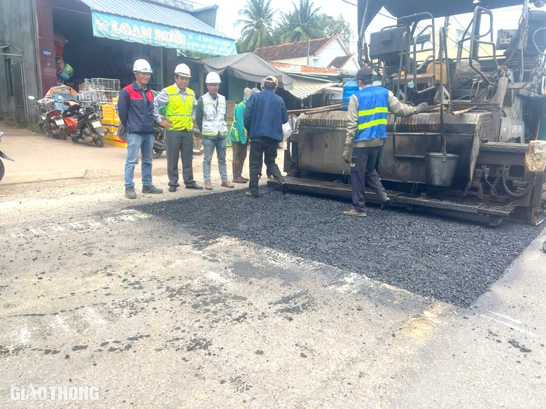 Hoàn thành sửa chữa hư hỏng trên quốc lộ 1 qua Bình Định- Ảnh 5. Hoàn thành sửa chữa hư hỏng trên quốc lộ 1 qua Bình Định- Ảnh 5.