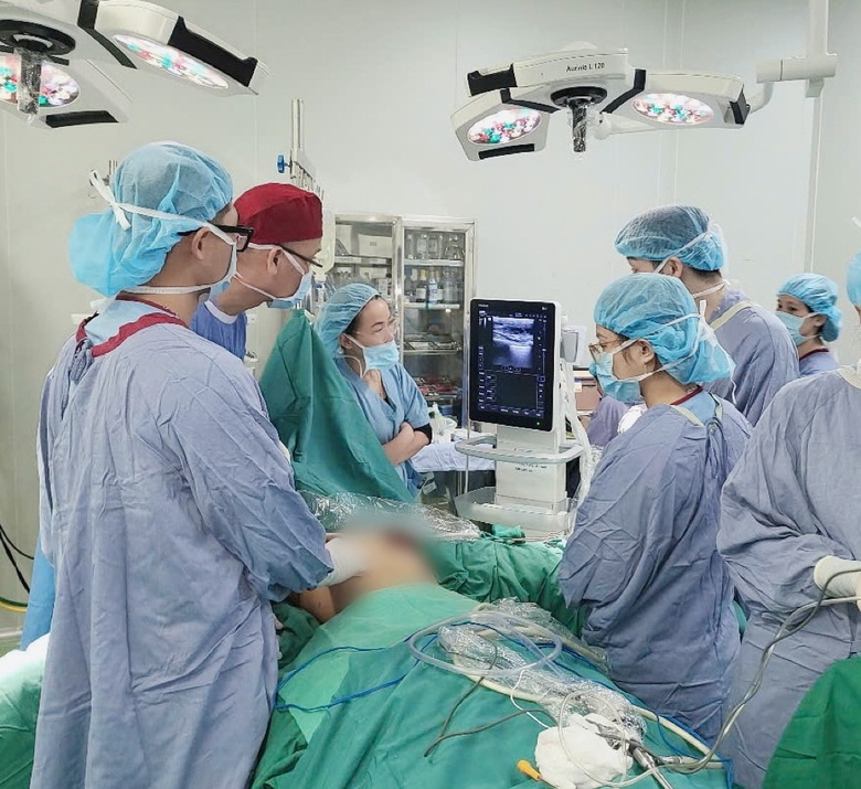 Thiếu nữ 19 tuổi cho&aacute;ng ngất sau ti&ecirc;m filler n&acirc;ng ngực- Ảnh 1.