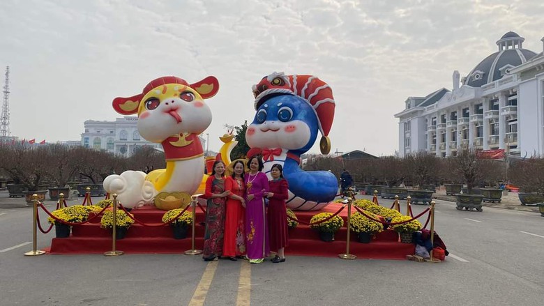 Cận cảnh cặp linh vật "b&eacute; Na" mũm mĩm tại Ph&uacute; Thọ g&acirc;y x&ocirc;n xao cộng đồng mạng- Ảnh 5.