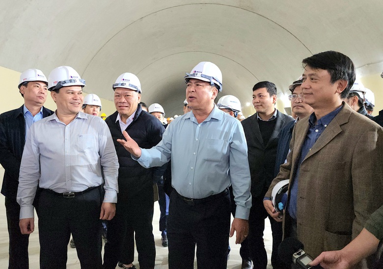 Bộ trưởng Bộ GTVT: Ho&agrave;n th&agrave;nh cao tốc Quảng Ng&atilde;i  - Ho&agrave;i Nhơn trong năm 2025- Ảnh 4.