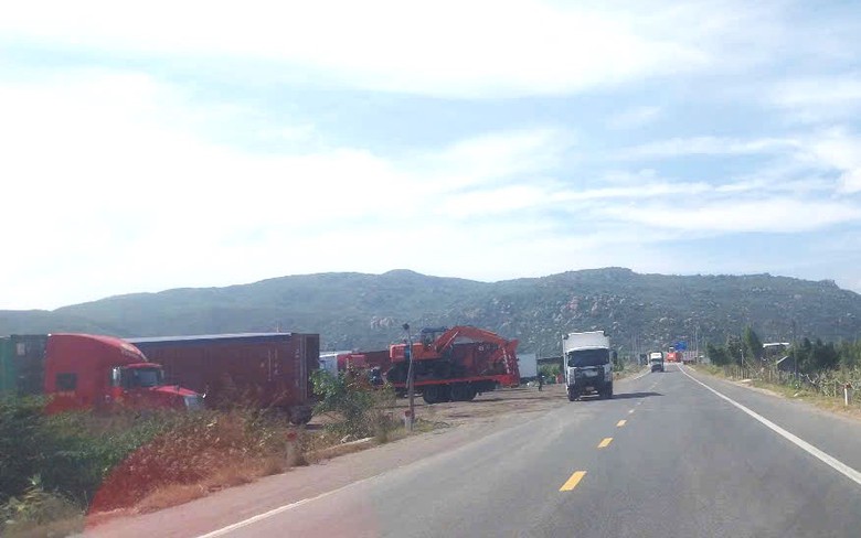 Xe đầu kéo cán tử vong bảo vệ tại bãi xe- Ảnh 1. Xe đầu kéo cán tử vong bảo vệ tại bãi xe- Ảnh 1.