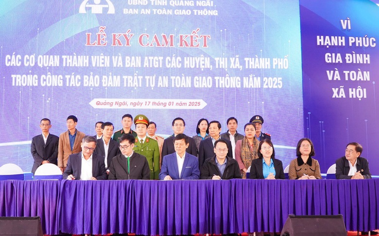 Quảng Ng&atilde;i quyết t&acirc;m k&eacute;o giảm TNGT với &ldquo;H&agrave;nh tr&igrave;nh an to&agrave;n, kiến tạo tương lai&rdquo;- Ảnh 3.