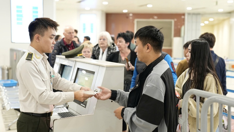 Cao điểm tết Nguy&ecirc;n đ&aacute;n, s&acirc;n bay Nội B&agrave;i c&oacute; thể đ&oacute;n tới 100 ngh&igrave;n kh&aacute;ch- Ảnh 1.