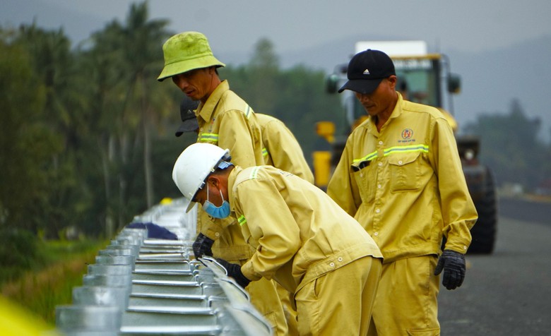 Nh&agrave; thầu l&agrave;m xuy&ecirc;n Tết b&ugrave; tiến độ cao tốc Ho&agrave;i Nhơn - Quy Nhơn- Ảnh 2.