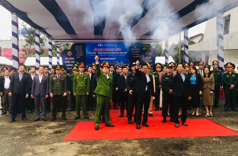 Quảng Ng&atilde;i quyết t&acirc;m k&eacute;o giảm TNGT với &ldquo;H&agrave;nh tr&igrave;nh an to&agrave;n, kiến tạo tương lai&rdquo;- Ảnh 1.