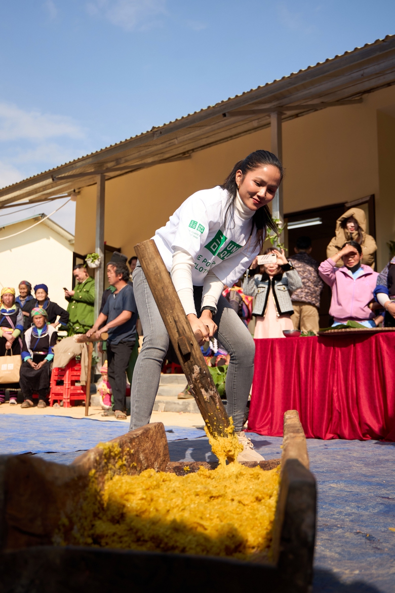 Hoa hậu H&rsquo;Hen Ni&ecirc; kh&aacute;nh th&agrave;nh điểm trường, tự tay l&agrave;m b&aacute;nh d&agrave;y trước thềm tết Ất Tỵ- Ảnh 7.