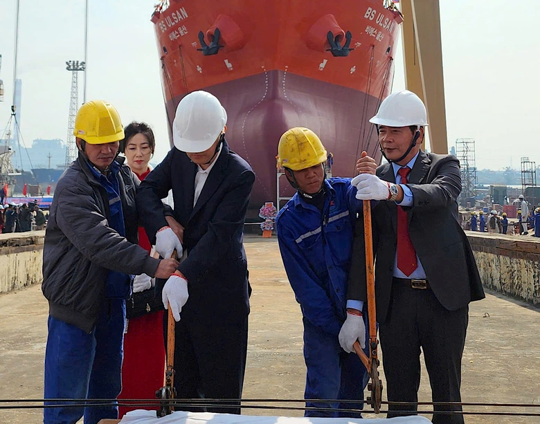 Hạ thủy t&agrave;u chở h&oacute;a chất 13.000 tấn xuất khẩu H&agrave;n Quốc- Ảnh 1.