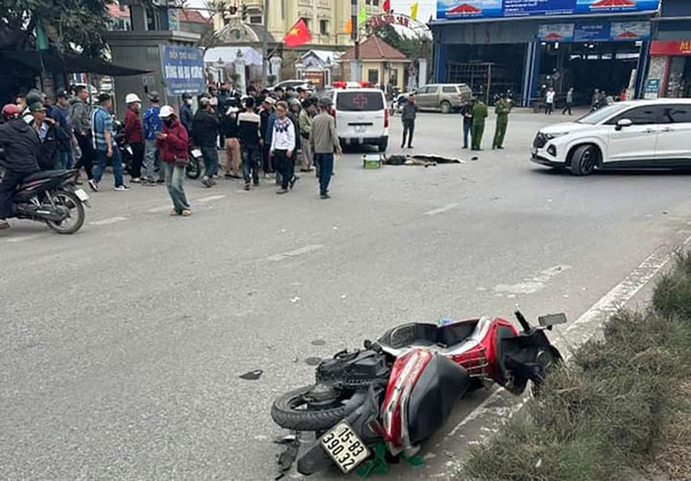 Hiện trường vụ tai nạn khiến cặp vợ chồng tử vong tại chỗ Hiện trường vụ tai nạn khiến cặp vợ chồng tử vong tại chỗ