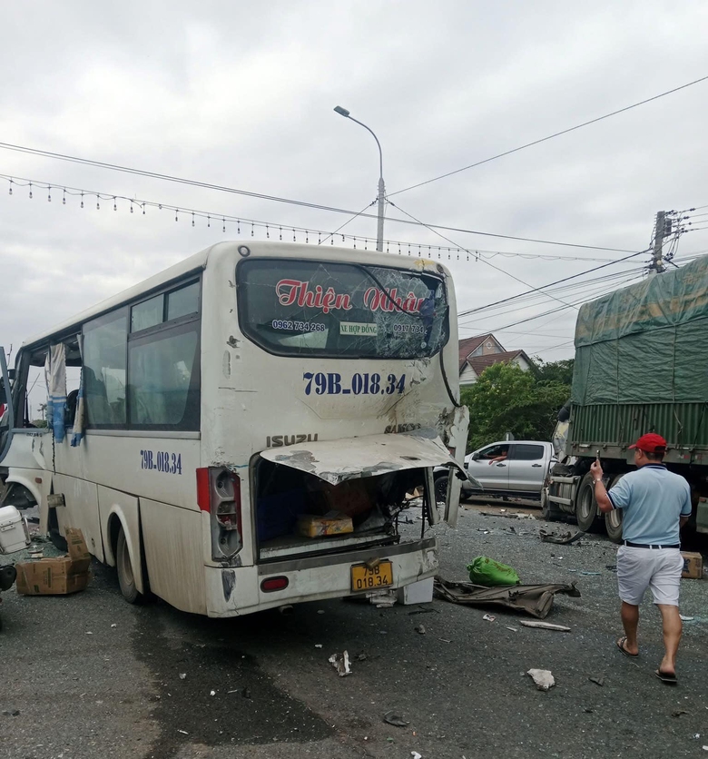 Tai nạn li&ecirc;n ho&agrave;n tr&ecirc;n quốc lộ, 1 người tử vong, nhiều người bị thương- Ảnh 2.