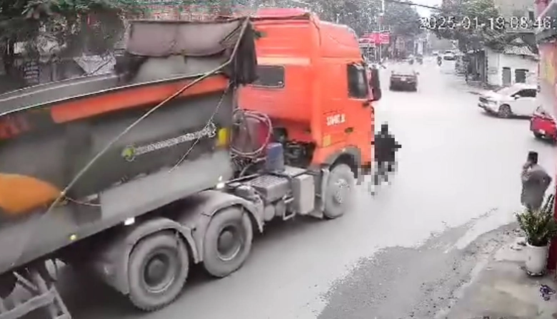 Bị xe đầu k&eacute;o cuốn v&agrave;o gầm, cụ &ocirc;ng tử vong thương t&acirc;m- Ảnh 1.