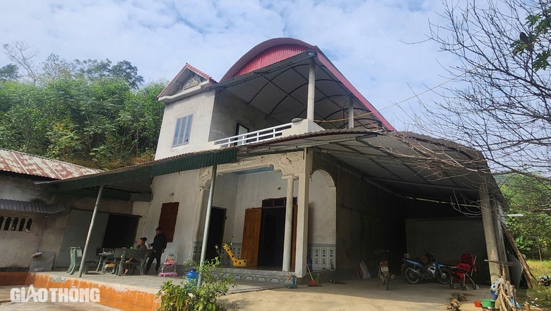 Báo Giao thông trao tiền bạn đọc hỗ trợ bé 8 tháng tuổi mồ côi mẹ do tai nạn giao thông- Ảnh 2. Báo Giao thông trao tiền bạn đọc hỗ trợ bé 8 tháng tuổi mồ côi mẹ do tai nạn giao thông- Ảnh 2.
