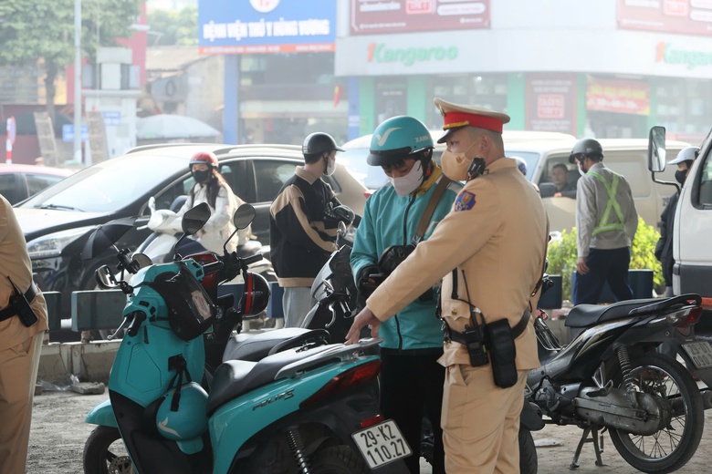 Hà Nội: Giảm đáng kể tình trạng xe vượt đèn đỏ- Ảnh 5. Hà Nội: Giảm đáng kể tình trạng xe vượt đèn đỏ- Ảnh 5.