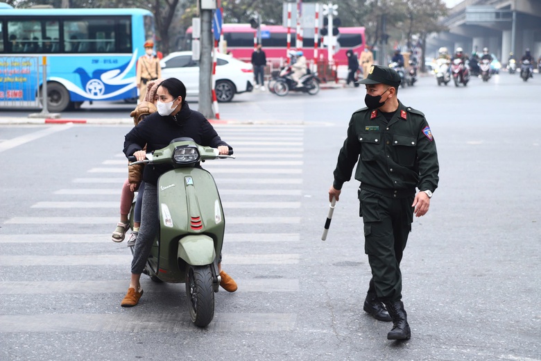 H&agrave; Nội: Tổ c&ocirc;ng t&aacute;c đặc biệt xử phạt nhiều xe m&aacute;y đi v&agrave;o l&agrave;n BRT, chạy ngược chiều- Ảnh 12.