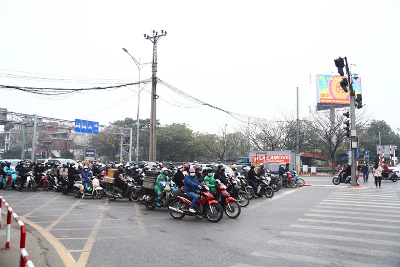 H&agrave; Nội: Tổ c&ocirc;ng t&aacute;c đặc biệt xử phạt nhiều xe m&aacute;y đi v&agrave;o l&agrave;n BRT, chạy ngược chiều- Ảnh 15.