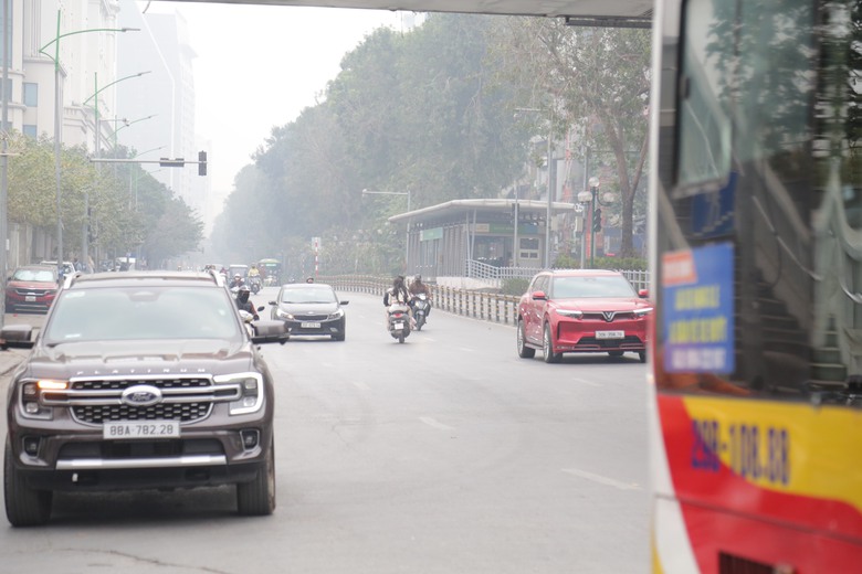 H&agrave; Nội: Tổ c&ocirc;ng t&aacute;c đặc biệt xử phạt nhiều xe m&aacute;y đi v&agrave;o l&agrave;n BRT, chạy ngược chiều- Ảnh 5.
