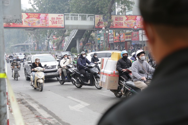 H&agrave; Nội: Tổ c&ocirc;ng t&aacute;c đặc biệt xử phạt nhiều xe m&aacute;y đi v&agrave;o l&agrave;n BRT, chạy ngược chiều- Ảnh 6.