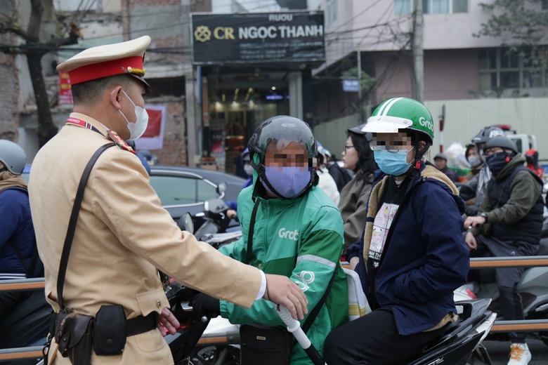 H&agrave; Nội: Tổ c&ocirc;ng t&aacute;c đặc biệt xử phạt nhiều xe m&aacute;y đi v&agrave;o l&agrave;n BRT, chạy ngược chiều- Ảnh 8.