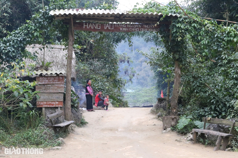 Kh&aacute;m ph&aacute; vẻ đẹp lạ kỳ &ldquo;l&agrave;ng nguy&ecirc;n thủy&rdquo; ở cao nguy&ecirc;n Mộc Ch&acirc;u- Ảnh 1.