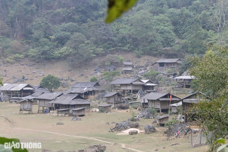 Kh&aacute;m ph&aacute; vẻ đẹp lạ kỳ &ldquo;l&agrave;ng nguy&ecirc;n thủy&rdquo; ở cao nguy&ecirc;n Mộc Ch&acirc;u- Ảnh 2.