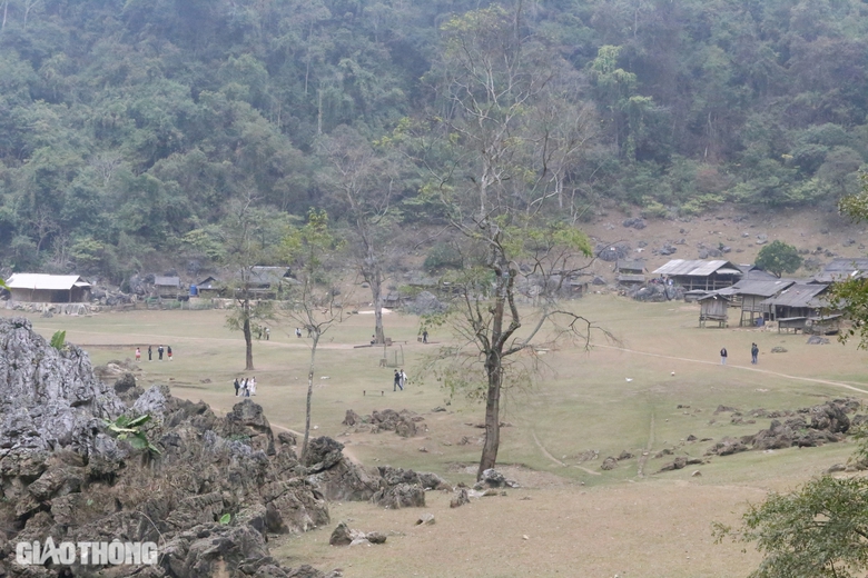 Kh&aacute;m ph&aacute; vẻ đẹp lạ kỳ &ldquo;l&agrave;ng nguy&ecirc;n thủy&rdquo; ở cao nguy&ecirc;n Mộc Ch&acirc;u- Ảnh 3.
