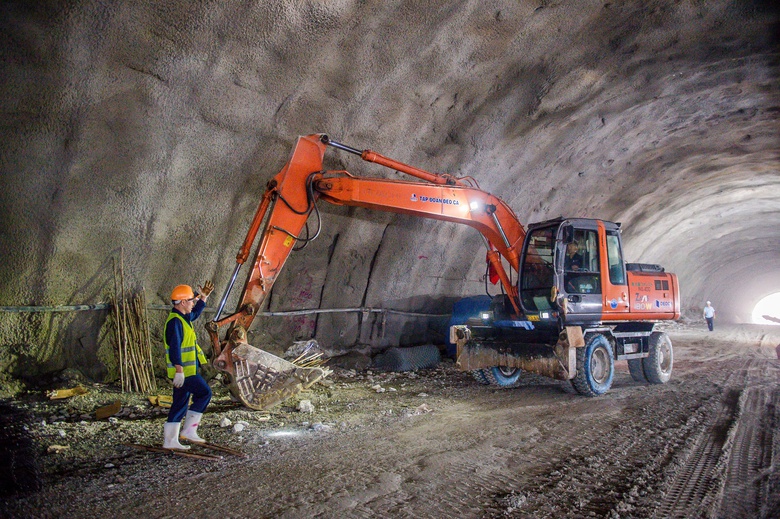 Rầm rập tiếng máy trên công trường cao tốc Quảng Ngãi - Hoài Nhơn ngày cận Tết- Ảnh 8. Rầm rập tiếng máy trên công trường cao tốc Quảng Ngãi - Hoài Nhơn ngày cận Tết- Ảnh 8.