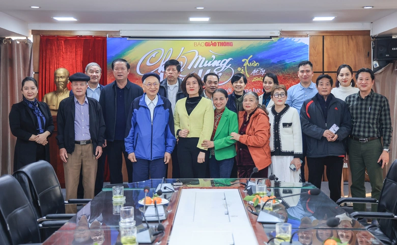 B&aacute;o Giao th&ocirc;ng gặp mặt, ch&uacute;c Tết c&aacute;n bộ hưu tr&iacute; nh&acirc;n dịp Xu&acirc;n Ất Tỵ- Ảnh 5.