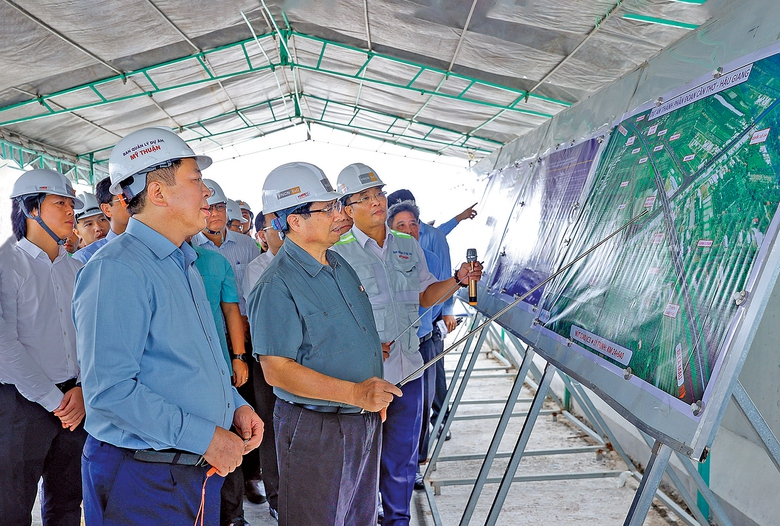 Hạ tầng giao th&ocirc;ng dẫn bước v&agrave;o kỷ nguy&ecirc;n mới- Ảnh 1.