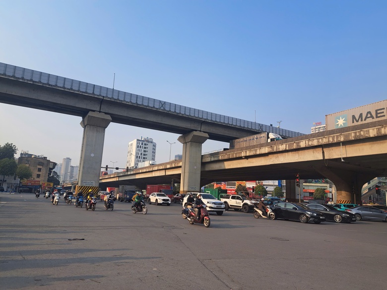 H&agrave; Nội: N&uacute;t giao Khuất Duy Tiến - Nguyễn Tr&atilde;i th&ocirc;ng tho&aacute;ng bất ngờ- Ảnh 1.