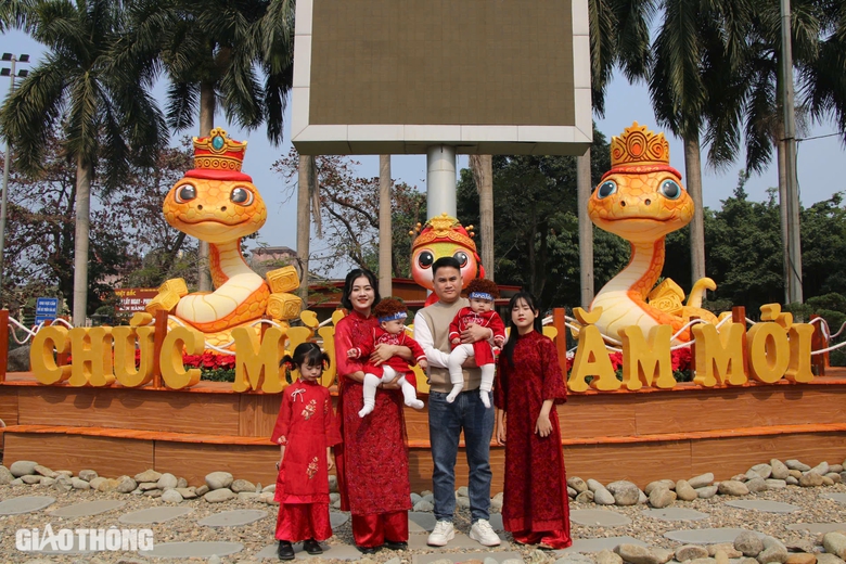 Gia đình "bé Na" ngộ nghĩnh ở Thái Nguyên hút khách tham quan- Ảnh 6. Gia đình "bé Na" ngộ nghĩnh ở Thái Nguyên hút khách tham quan- Ảnh 6.