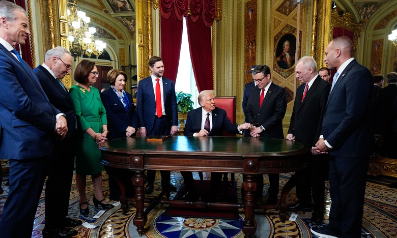 T&acirc;n Tổng thống Donald Trump sẽ ban h&agrave;nh 200 sắc lệnh ngay ng&agrave;y đầu nắm quyền như thế n&agrave;o?- Ảnh 3.