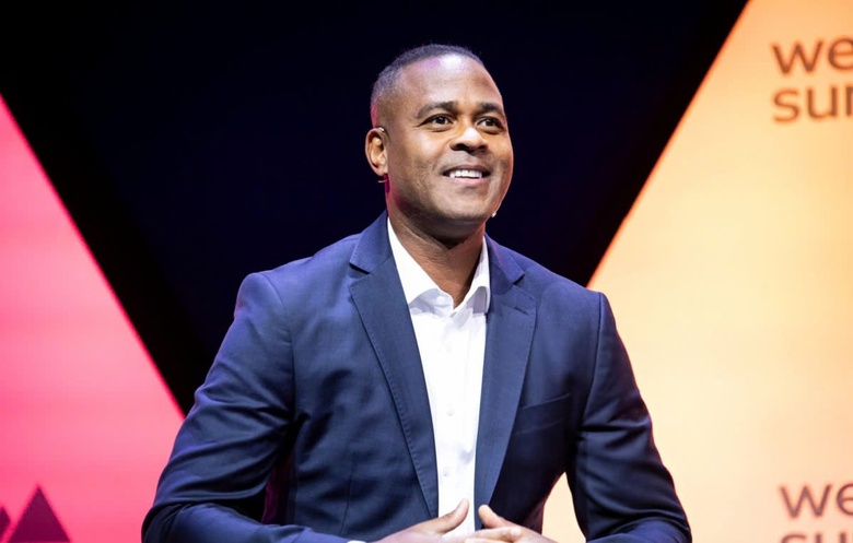 CĐV Indonesia c&oacute; h&agrave;nh động kh&oacute; tin với t&acirc;n HLV trưởng đội nh&agrave;- Ảnh 1.