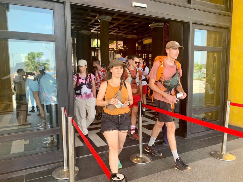 H&agrave;ng ngh&igrave;n kh&aacute;ch quốc tế gh&eacute; thăm Hạ Long bằng đường biển Tết Ất Tỵ- Ảnh 3.