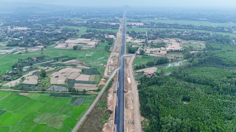 Vì sao giải ngân vốn cao tốc Hoài Nhơn - Quy Nhơn chưa đáp ứng kế hoạch?- Ảnh 2. Vì sao giải ngân vốn cao tốc Hoài Nhơn - Quy Nhơn chưa đáp ứng kế hoạch?- Ảnh 2.