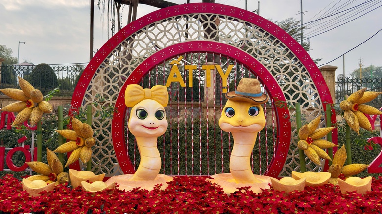 Cặp linh vật "bé Na" ngộ nghĩnh ở Yên Bái thu hút khách tham quan- Ảnh 1. Cặp linh vật "bé Na" ngộ nghĩnh ở Yên Bái thu hút khách tham quan- Ảnh 1.